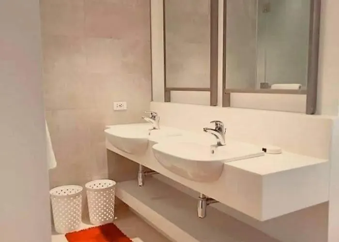 Bright Comfy W/wifi Near Makati/manila/philippines