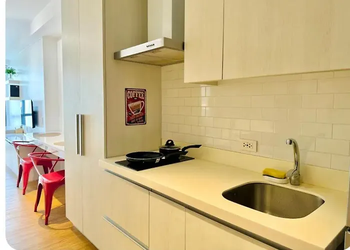 Bright Comfy W/wifi Near Makati/manila/philippines Apartment Manila