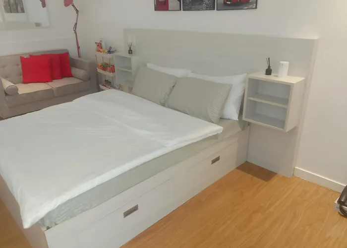 Bright Comfy W/wifi Near Makati/manila/philippines Apartment Manila